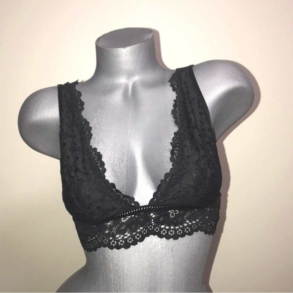 NWT Victorias Secret Unlined Crochet Lace Wireless Longline Bralette. Size Small